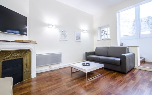 Luxury Apartment in Paris-Champs Elysées