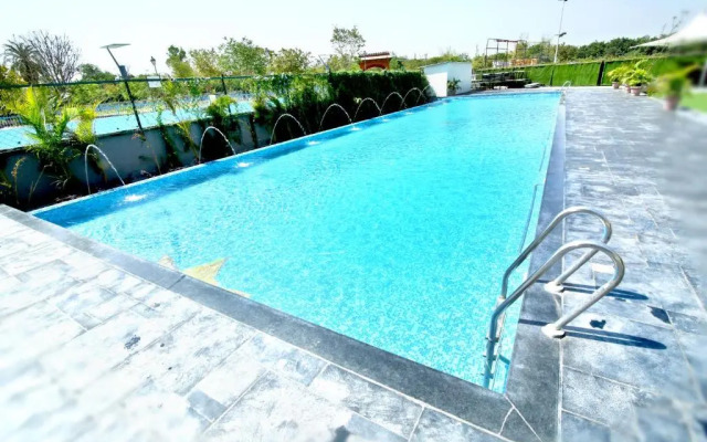 Solaris Hotel and Club