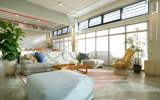 w Radiant Loft w Fabulous Deco in Santa Ana