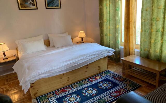 Raku Guest House
