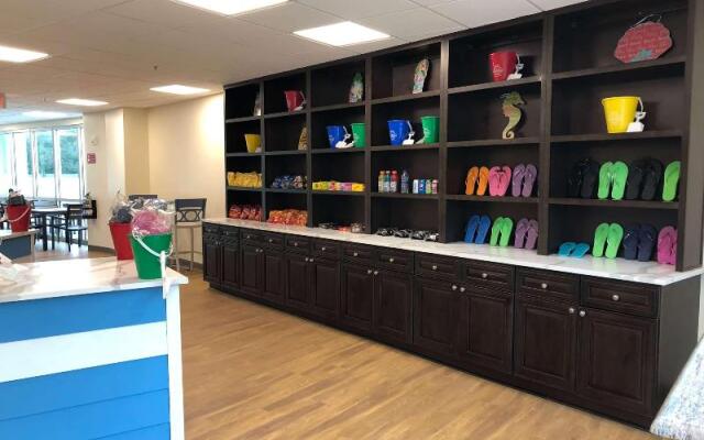Travelodge by Wyndham Panama City Beach / Beachfront
