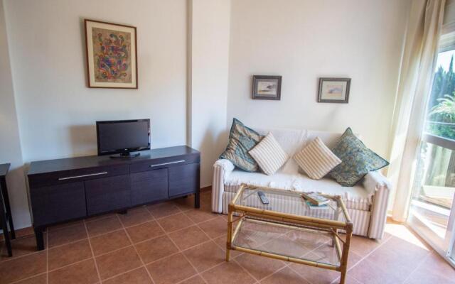 Skol 329 – Spacious Beachfront Studio with Sea Views