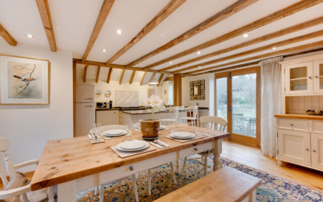 Holiday Home Three Oaks Barn