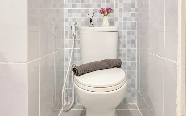 Cozy And Simply Studio Room At Apartment Tokyo Riverside Pik 2 – Bathroom – Jakarta