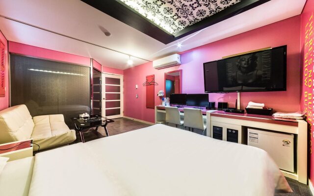 e-Hotel