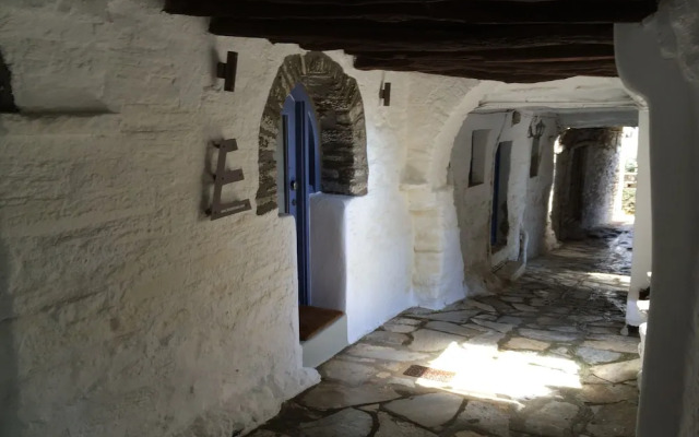 Tinos E Houses