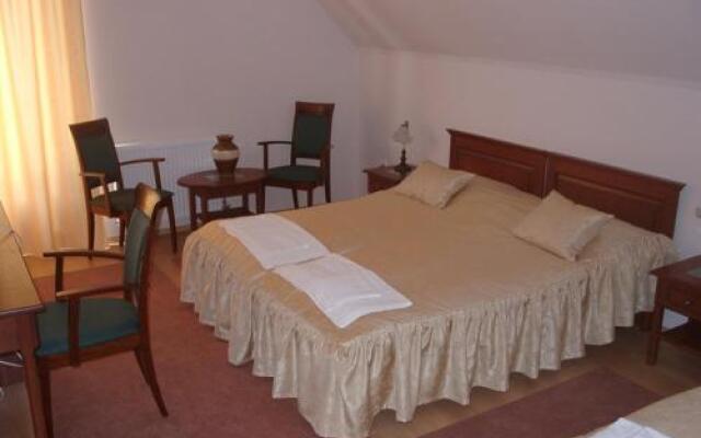 Diósgyori Castle Garden Bed and Breakfast und Restaurant