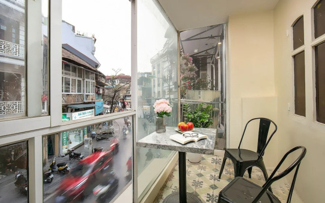 Queen Cafe Hotel & Pub