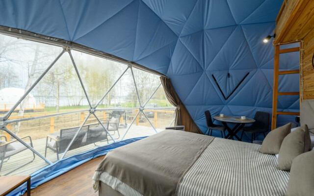 Холидей Форест