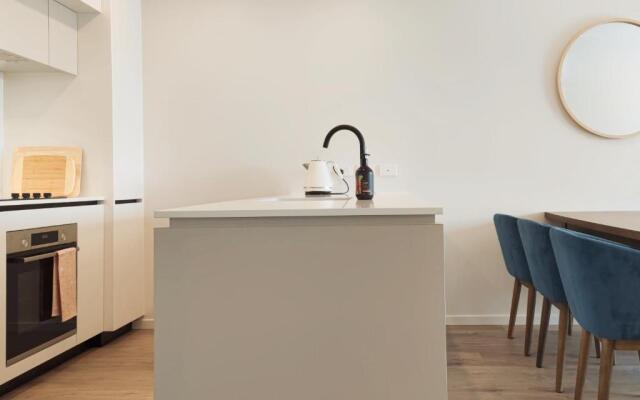 Luxurious 2 bedroom apartment Free secure parking