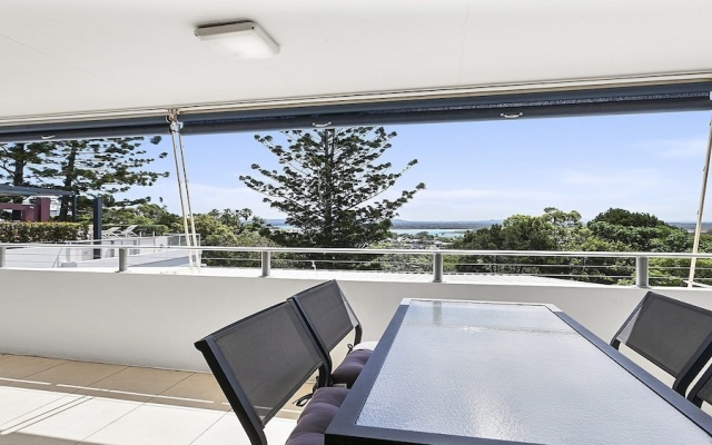 A Stylish Apartment with Noosa Views! - Unit 6 Yaringa 29 Noosa Drive – Balcony – Noosa Heads