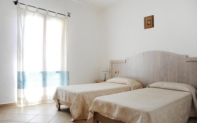 Apartment in Tamarispa with garden furniture
