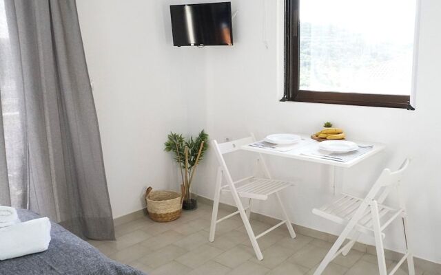 Xenios Avlais Apartments