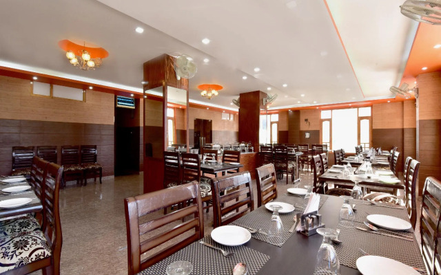 OYO 23527 Sarla Regency