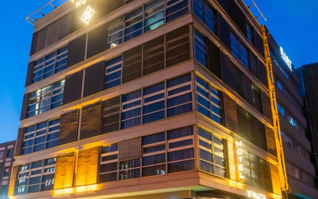 Vernazza Suites Hotel