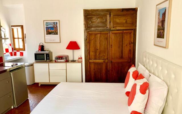 le 1835, studio rouge-Corail