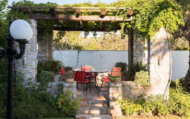 Seafront Luxury Villa w 5-en Suite BR BBQ