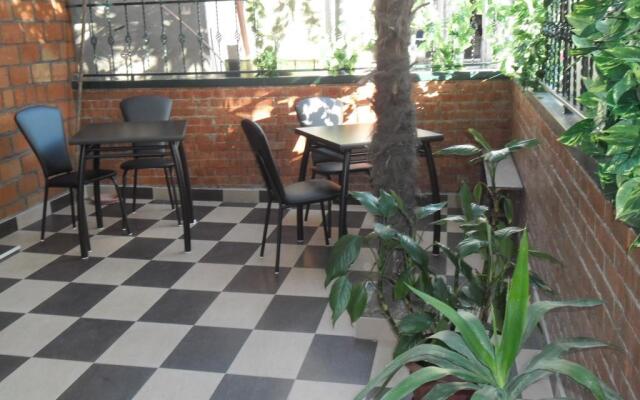 Hirmas Hotel