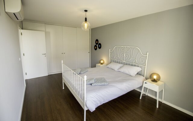 Guest H4U Bonjardim Pop Art City Center