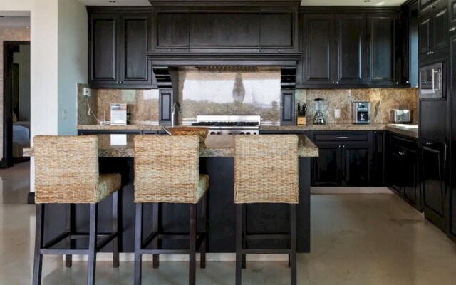 Sunny Vacation Condo 7