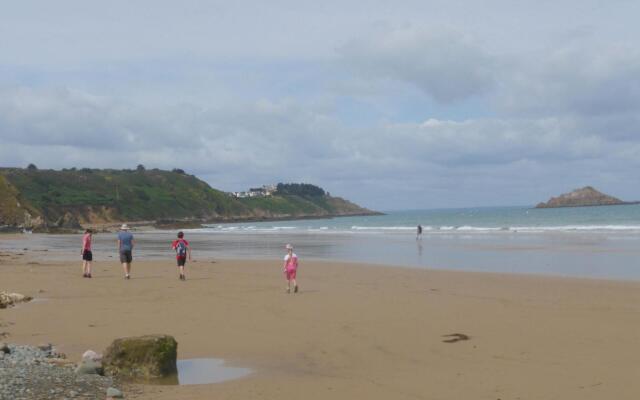 Comfortable Apartment, 50 m Sandy Beach