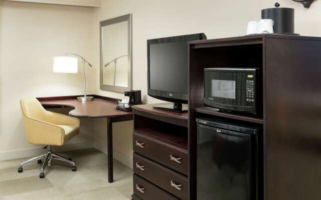Hampton Inn & Suites Pensacola I-10 N at Univ. Town Plaza