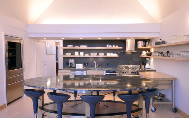 Fifth Avenue Condominiums by Frias