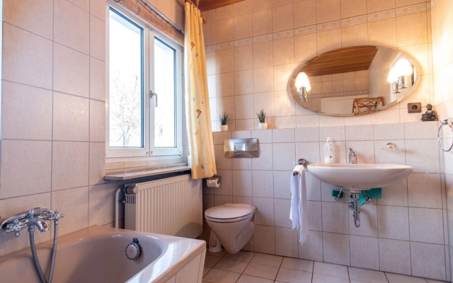 Gemütliches Haus mit Garten und Balkon