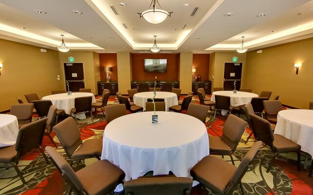 Holiday Inn Express & Suites Plymouth - Ann Arbor Area, an IHG Hotel