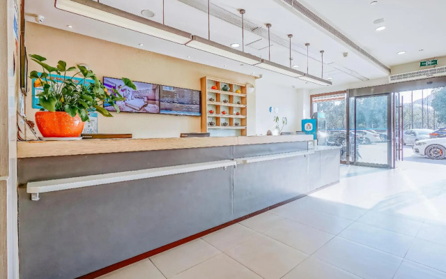 HanTing Hotel (Nanjing Olympic Sports Center North Gate)