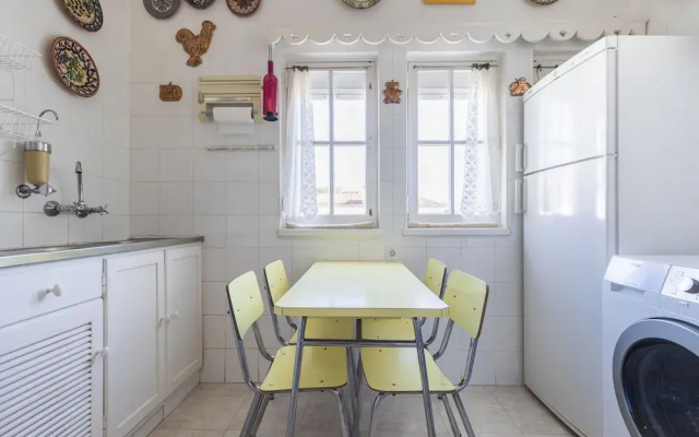 Rustic Seaview Apartment in Cascais