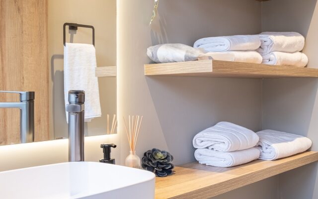 Icon 100 Studio Loft 300