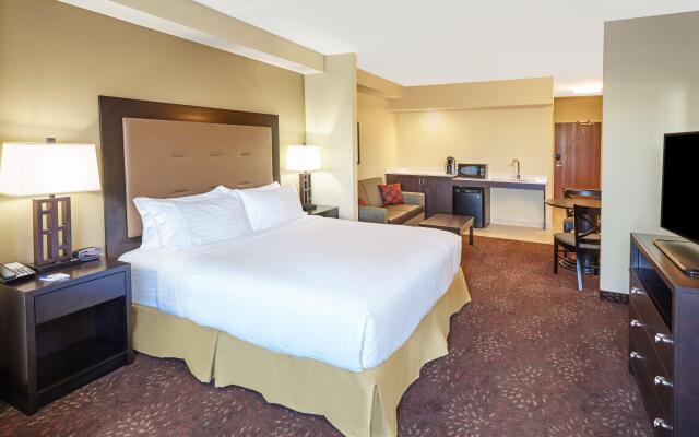 Holiday Inn Express & Suites Sandusky, an IHG Hotel