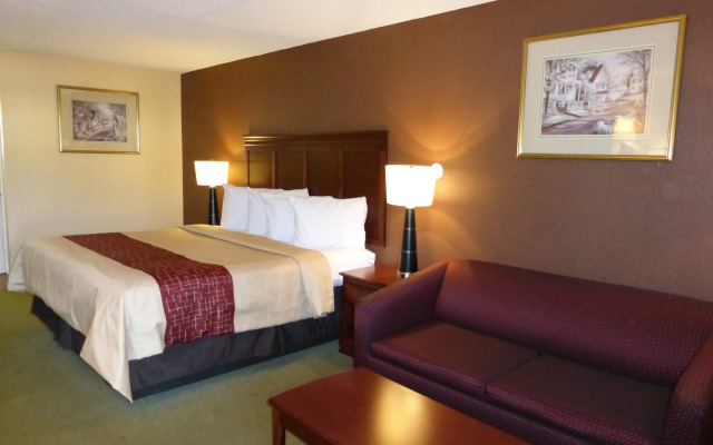 Red Roof Inn & Suites Cleveland, TN