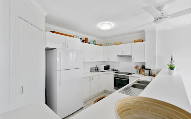 Sunny and spacious Sunshine Beach