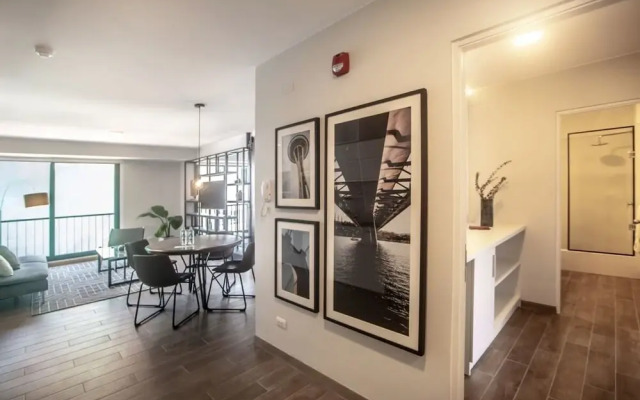 w Spacious 2BR in the Heart of Miraflores