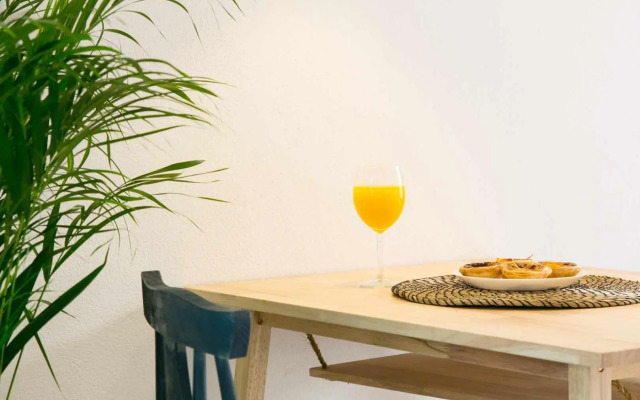 Bright Studio with Terrace in LX Factory- Center