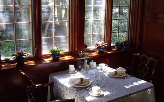 Isaiah Jones Homestead Bed & Breakfast