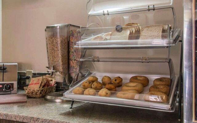 Howard Johnson by Wyndham Thunder Bay