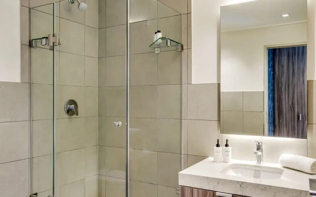 Stylish Urban Retreat at City Suite 904