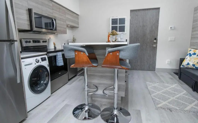 Top Floor on Okanagan Lake with AC & Heated Pool