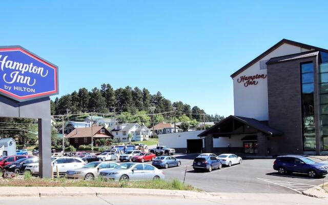 Hampton Inn by Hilton Lead