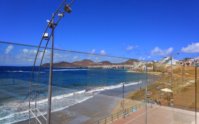 Flatguest Pool and beach