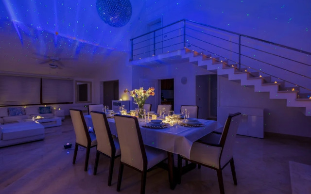 Beachfront 7BR Villa with Pool & Maid
