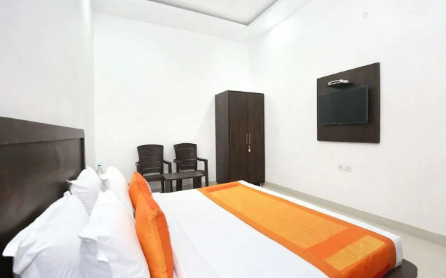 OYO 11421 Regal Residency