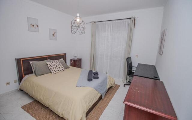 Charming Private Rooms in an Apartment A1 Penha - Faro