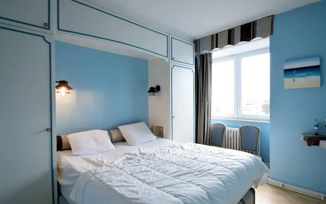 Seaview Stay w/ Parking