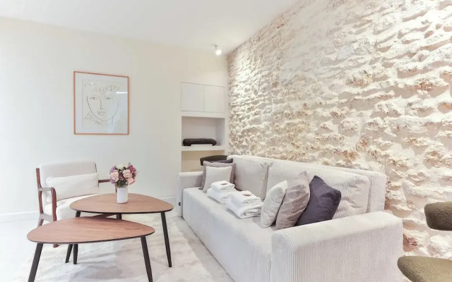 Peaceful Apartment in Eiffel Tower