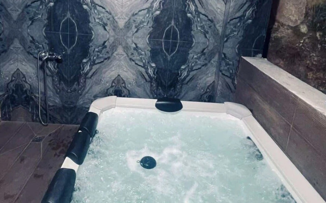 Villa Elias 3BR with Jacuzzi & Pool
