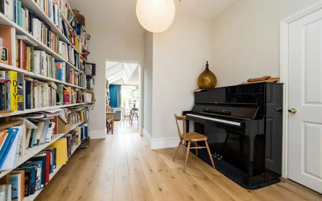 Lovely 4 Bedroom Terraced Family Home